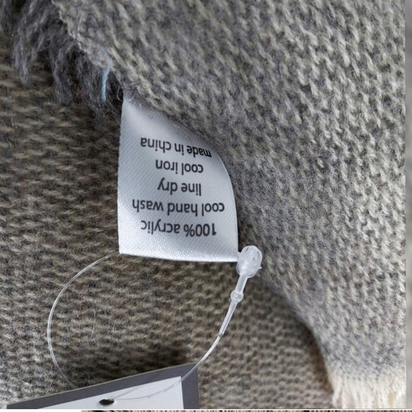 NWT Taleen Collection Luxurious Taupe "Tweed" Fringe Wrap Scarf - Picture 3 of 4